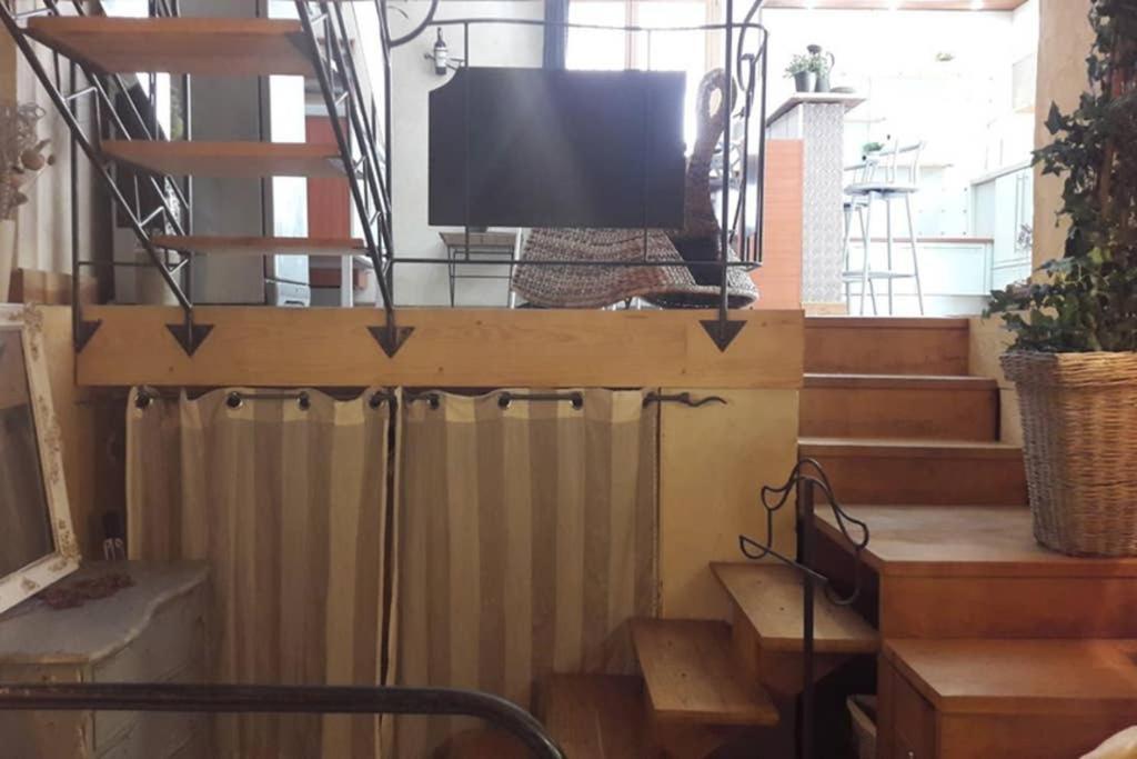 Joli Loft Dans Village Pittoresque Peret Экстерьер фото